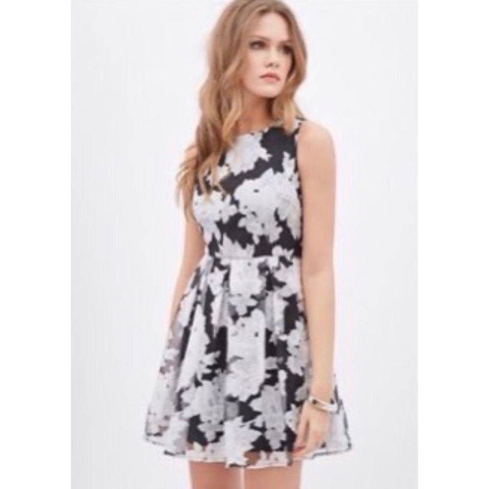 🌵 Forever 21 | Floral Black and White Dress